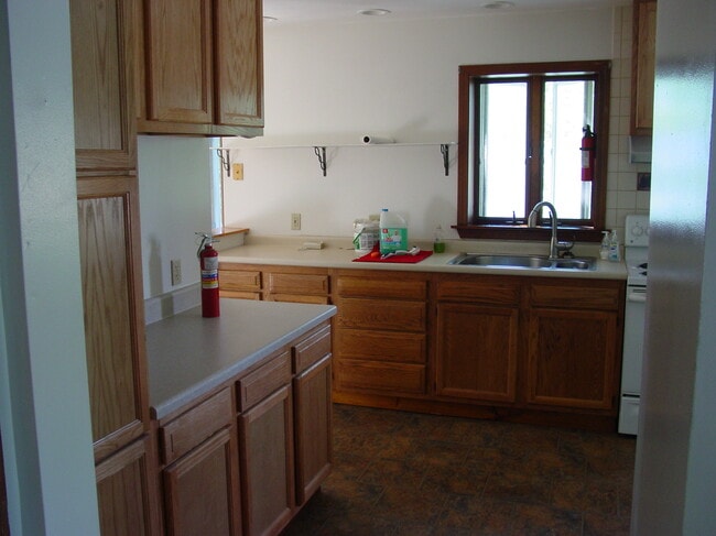 126 Bridgton Rd, Unit 2 in Westbrook, ME - Foto de edificio - Building Photo