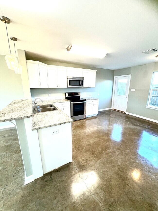 1603 Dehart, Unit Unit B in New Iberia, LA - Building Photo - Building Photo