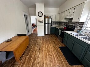1049 7th St W, Unit 2 in St. Paul, MN - Foto de edificio - Building Photo