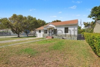 943 NW 63rd St in Miami, FL - Foto de edificio - Building Photo
