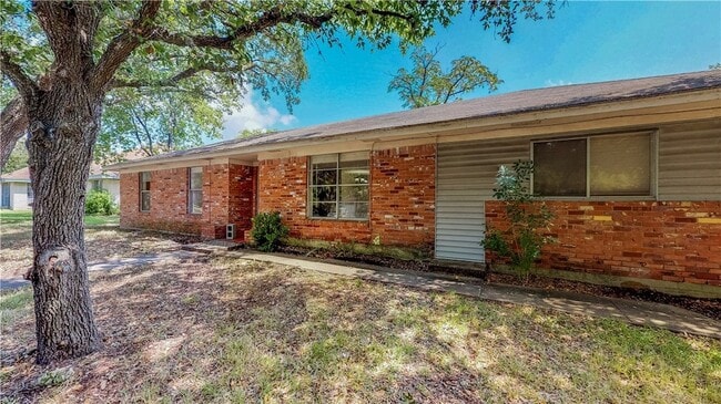 1407 Lawyer St in College Station, TX - Building Photo - Building Photo