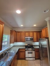 937 Martin Cir in Petaluma, CA - Building Photo - Building Photo
