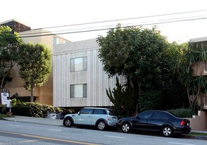 Montana View in Los Angeles, CA - Building Photo