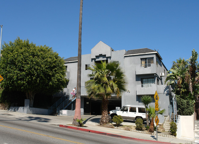 542 N Normandie Ave in Los Angeles, CA - Foto de edificio - Building Photo