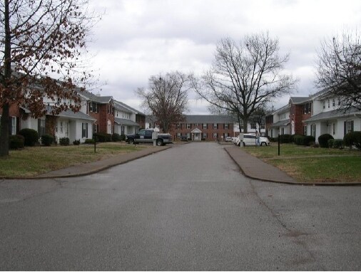 Ashley Court Apartments in Evansville, IN - Building Photo - Building Photo