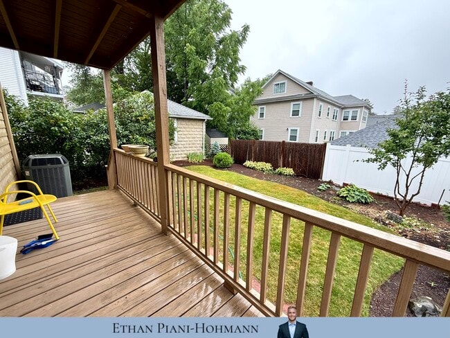 19 Stearns Rd, Unit 1 in Watertown, MA - Building Photo - Building Photo