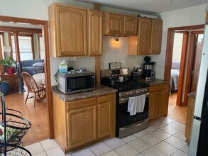 77 Lombard Ave, Unit 1 in East Longmeadow, MA - Foto de edificio - Building Photo