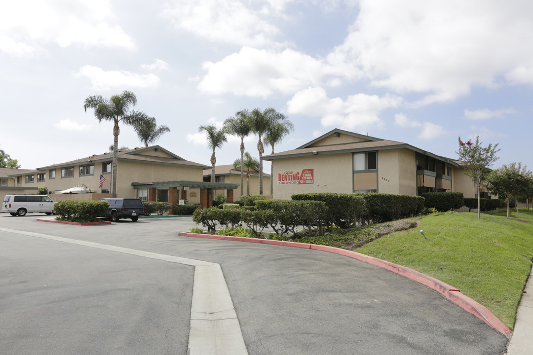 Pinetree Garden Apartments in Fountain Valley, CA - Foto de edificio