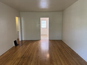 11653 Magnolia Blvd in North Hollywood, CA - Foto de edificio - Building Photo