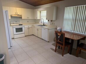 6425 5th St in Vero Beach, FL - Building Photo - Building Photo