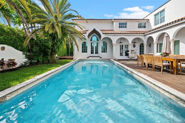 property at 2501 Pine Tree Dr