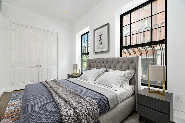 328 E 4th St, Unit 1A in New York, NY - Foto de edificio - Building Photo