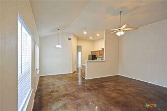 240 Anne Louise Dr in New Braunfels, TX - Building Photo - Building Photo