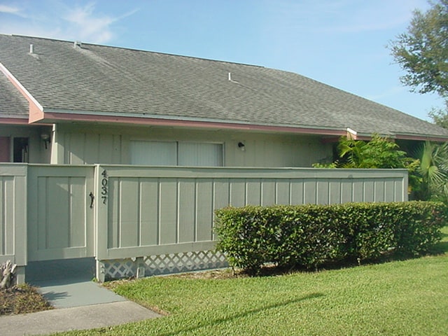 4037 NW Cinnamon Tree Cir in Jensen Beach, FL - Foto de edificio - Building Photo