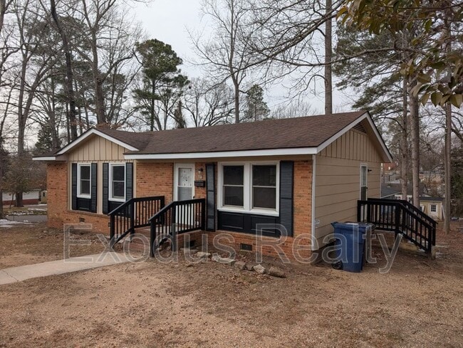401 Hickory Ave in Sanford, NC - Foto de edificio - Building Photo