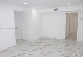 4255 N University Dr-Unit -115 in Sunrise, FL - Building Photo - Building Photo