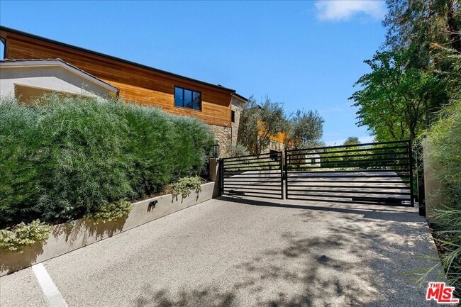 5757 Hoback Glen Rd in Hidden Hills, CA - Building Photo - Building Photo