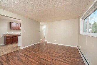 Inglewood 124 Apartments in Edmonton, AB - Building Photo - Building Photo