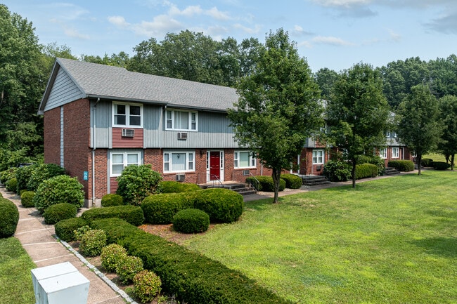 Jefferson Apartments in Manchester, CT - Building Photo - Building Photo