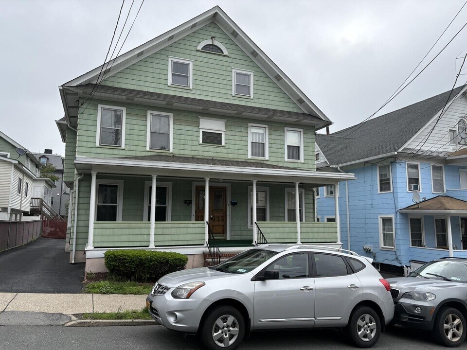 1 Houston Ave in Middletown, NY - Building Photo