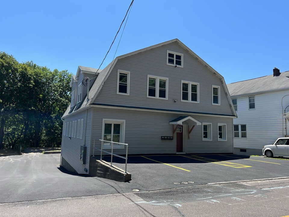 3007 S Main St, Unit 3007 S. Main St. Apt 2 in Hanover Township, PA - Building Photo