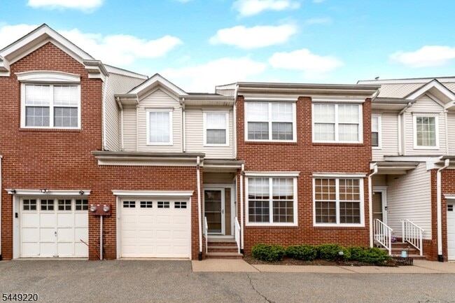 property at 72 Albert Ct