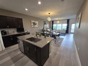 4634 Willet Cooper Ct in Tampa, FL - Foto de edificio - Building Photo