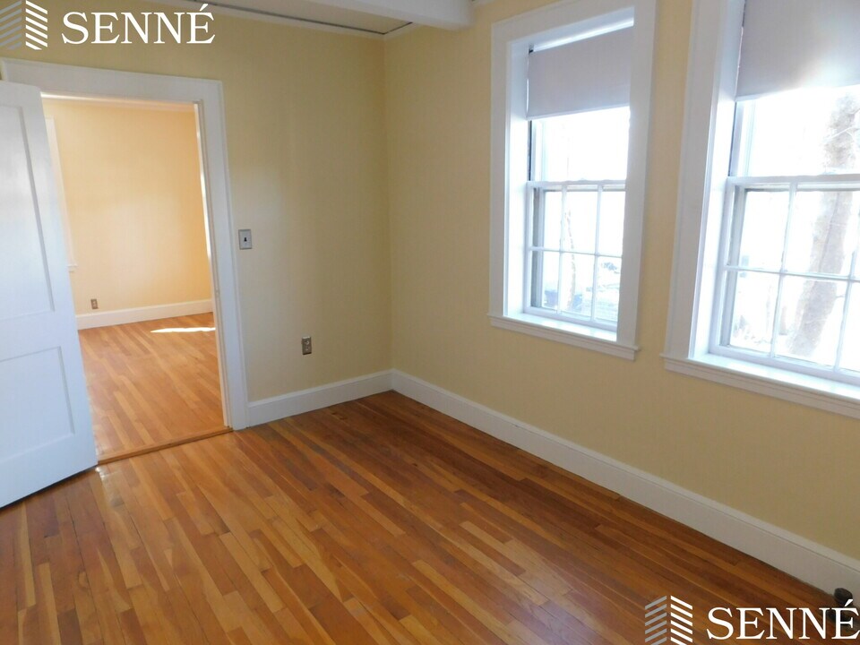 10 Ellery St, Unit 23 in Cambridge, MA - Building Photo