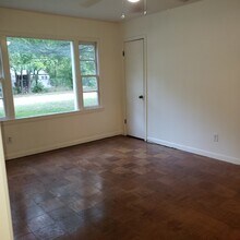 1406 Fisher St in Taylor, TX - Foto de edificio - Building Photo