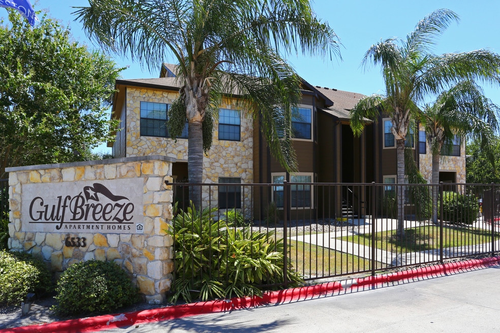 Arrowsmith Apartments and Nearby Corpus Christi Apartments For Rent