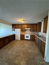 901 Bingham Rd in Victoria, TX - Building Photo - Building Photo
