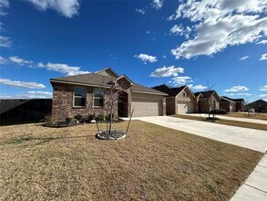 208 Post Oak St in Azle, TX - Building Photo - Building Photo