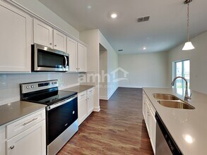 33901 Widman Way in Zephyrhills, FL - Building Photo - Building Photo