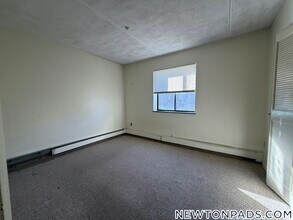 175 Adams St, Unit 21 in Newton, MA - Building Photo - Building Photo