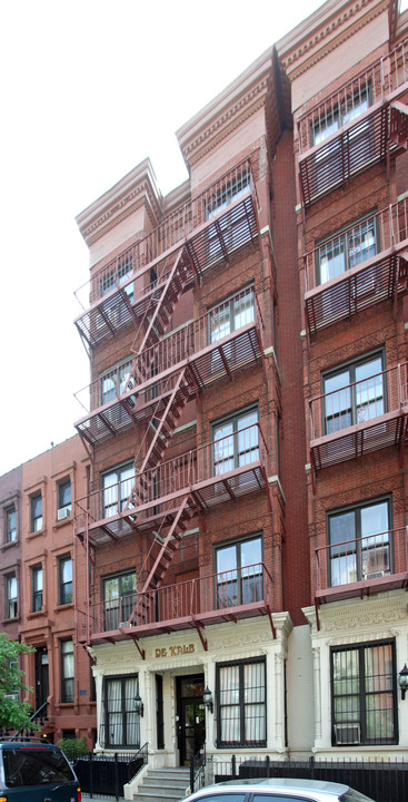 De Kalb in Brooklyn, NY - Foto de edificio