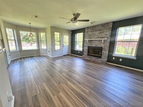 3610 E 55th Pl in Sand Springs, OK - Building Photo - Building Photo