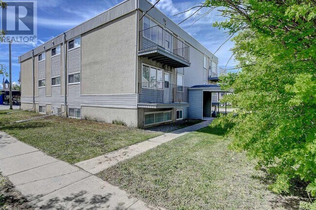 10204-10106 106 Ave. in Grande Prairie, AB - Building Photo - Building Photo