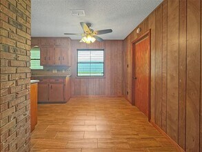 7401 Hwy 6 in Hitchcock, TX - Building Photo - Building Photo