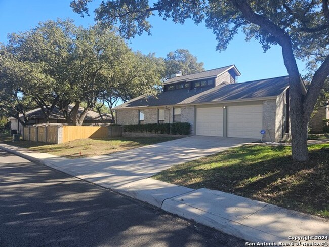 5626 Timber Trace St in San Antonio, TX - Foto de edificio - Building Photo