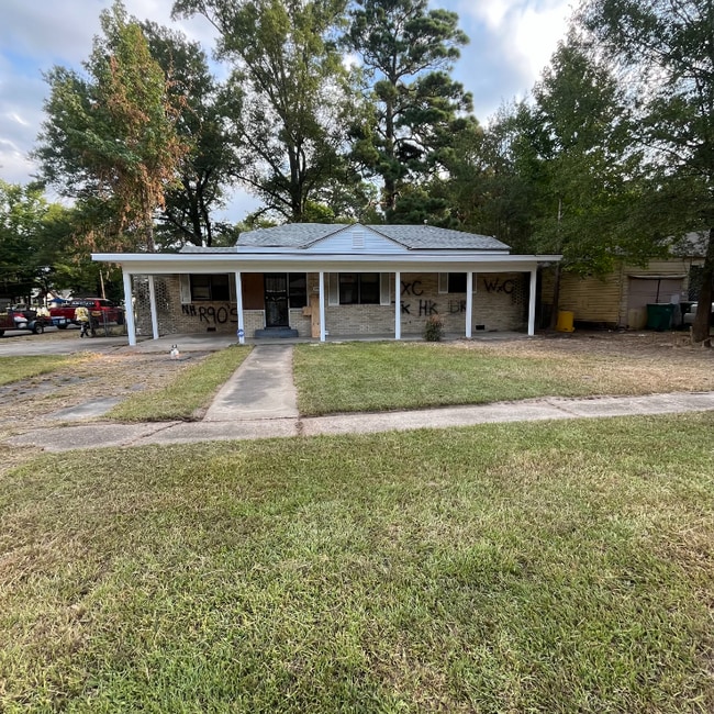 1907 W 28th Ave in Pine Bluff, AR - Foto de edificio - Building Photo