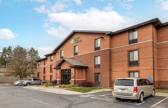 Furnished Studio-Omaha - West in Omaha, NE - Building Photo - Building Photo