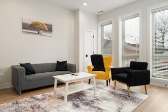 3715 S Giles Ave in Chicago, IL - Building Photo - Building Photo