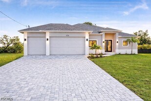 2751 NW 42nd Pl in Cape Coral, FL - Building Photo