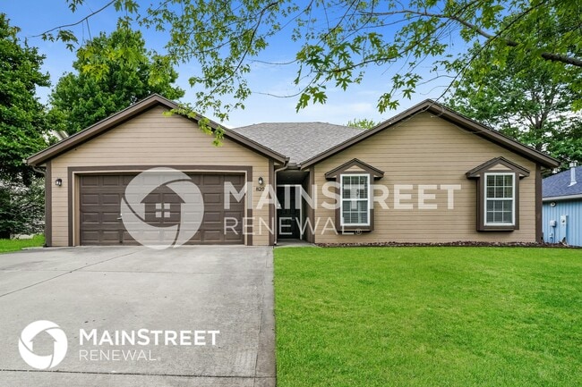 property at 820 SW Meadowood Dr