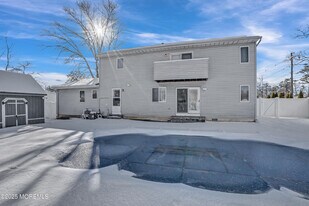 1112 Larchmont St in Toms River, NJ - Building Photo