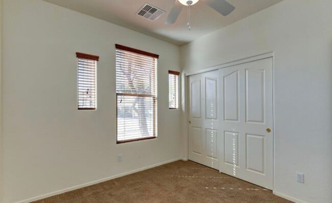 17050 W Manchester Dr in Surprise, AZ - Building Photo - Building Photo