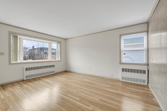 9 Graywood Rd in Port Washington, NY - Building Photo - Building Photo