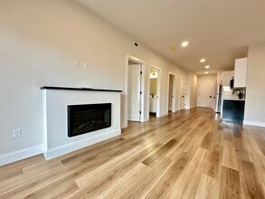 63 Belgrade Ave, Unit 103 in Boston, MA - Foto de edificio - Building Photo