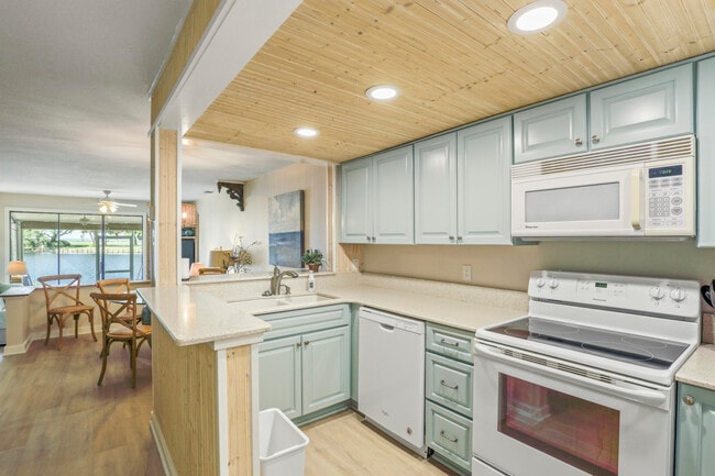 623 Bayou Dr in Miramar Beach, FL - Building Photo - Building Photo