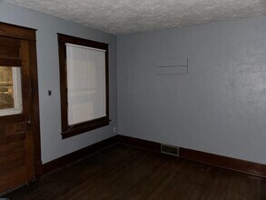 2743 Niagara St, Unit 2 in Niagara Falls, NY - Foto de edificio - Building Photo